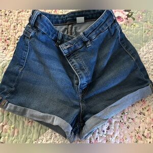 Women’s H&M Stretch Denim Jean Shorts Size 4